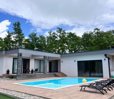Trn Villa | Luxury Villa Mojito
