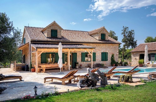 Vrbanj Villa | LuxuryVillaHarpocrates Odmor za dušu i tijelo U blizini svih sadržaja