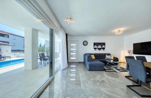 Vir Villa | Mariva