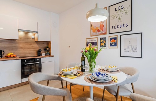 Novi Zagreb Apartment | Meandar Zagreb Apt w/Garage & Terrace