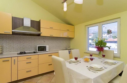 Zrnovnica Apartment | mit Privatparkplatz by Interhome