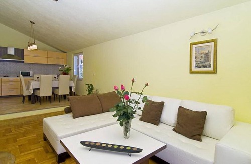 Zrnovnica Apartment | mit Privatparkplatz by Interhome