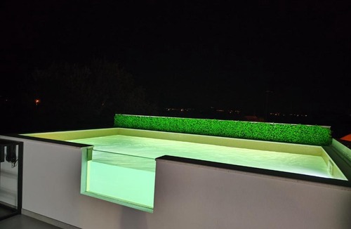 Drinovci Apartment | Modern penthouse Ivan with rooftop swimming pool and jacuzzi