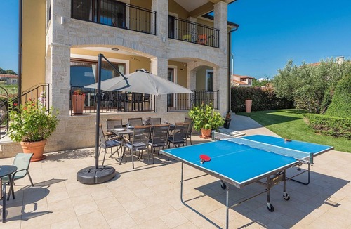 Montizana Cabin | Newly built 4 bedrooms holiday house with pool, fully air-conditioned, garden