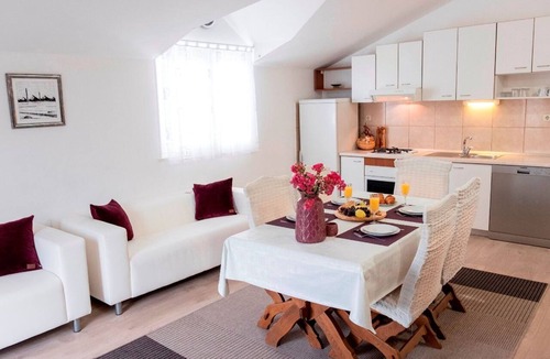 Peracko Blato Apartment | Nice apartment for 5 people with pool, A/C, WIFI, TV and patio