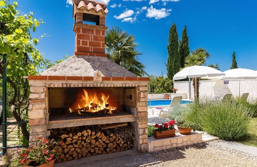 Nova Vas Apartment | Nice apartment for 4 guests with pool, WIFI, A/C, TV and terrace