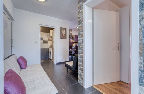 Polje Apartment | Nice apartment for 4 people with WIFI, pool, terrace and pets allowed