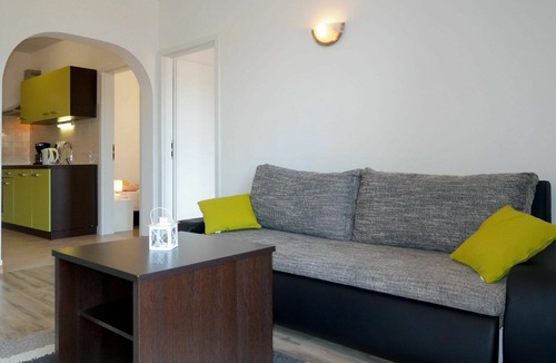Kornic Apartment | Nice apartment for 6 guests with A/C, WIFI, TV, balcony and pets allowed