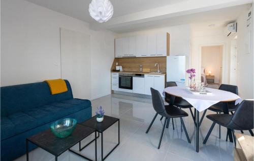 Komarna Apartment | Nice Apartment In Komarna With House Sea View