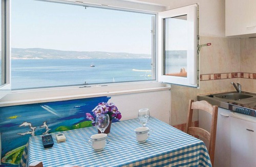 Omis Apartment | Nice apartment in Omis with house sea view