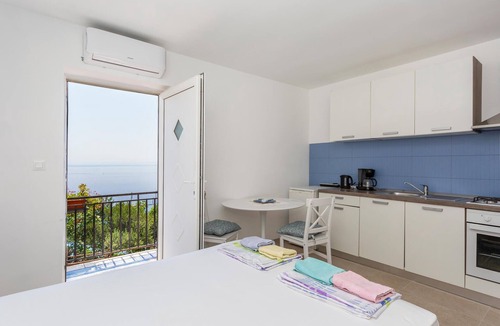Stara Baska Apartment | Nice apartment in Stara Baska with house sea view