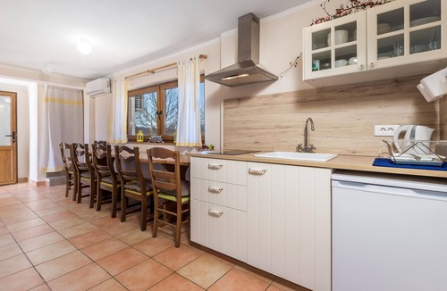 Rakovica House | Nice home in Rakovicko Seliste with WiFi