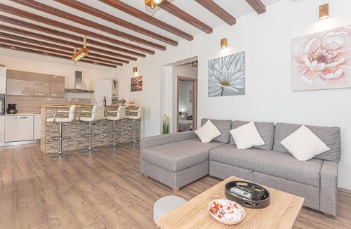 Drnis House | Nice home in Kaocine - Miljevci