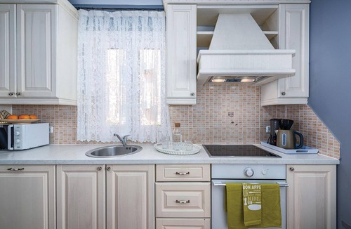 Lovrecica House | Nice home in Lovrecica