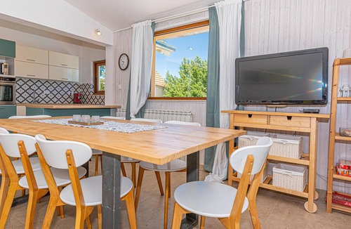 Sibenik House | Nice home in Mravnica