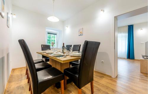 Zlobin House | Nice Home In Zlobin With Sauna