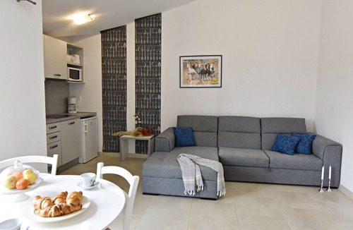 Tar Apartment | NOA2 Apartment in Poreč-Tar with a pool, balcony, game room, Wi-Fi, and barbecue
