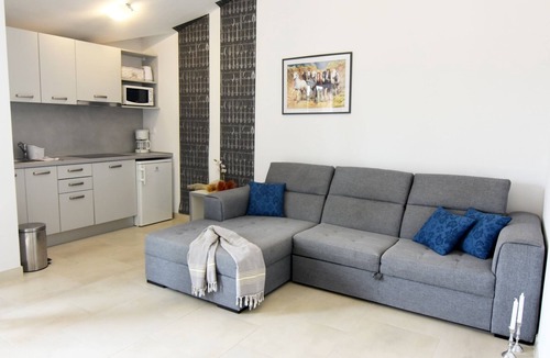 Tar Apartment | NOA2 Apartment in Poreč-Tar with a pool, balcony, game room, Wi-Fi, and barbecue