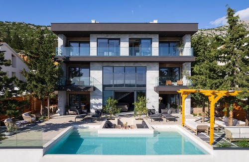 Starigrad Villa | Oceanfront Oasis: Discover Villa Soho in Starigrad