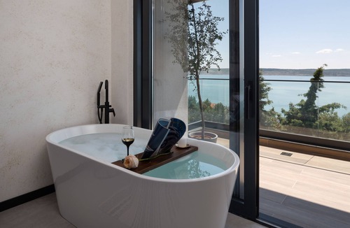 Starigrad Villa | Oceanfront Oasis: Discover Villa Soho in Starigrad