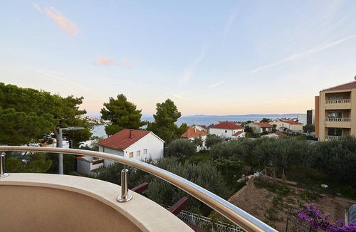 Okrug Gornji Apartment | One bedroom apartment with terrace and sea view Mavarštica, Čiovo (A-17803-e)