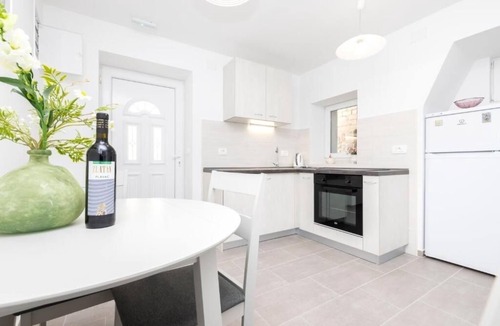 Veli Losinj Apartment | One bedroom apartment with terrace Veli Lošinj, Lošinj (A-24542-a)