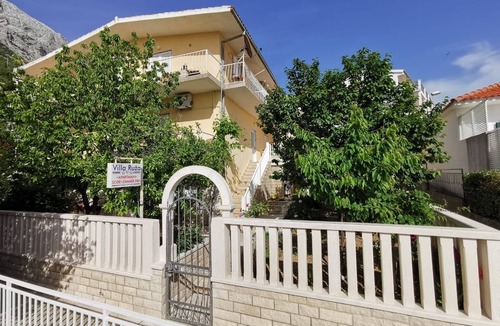 Baska Voda Apartment | One bedroom apartment with balcony Baška Voda, Makarska (A-2678-c)