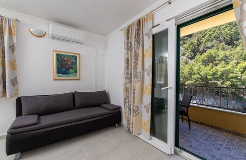 Bogomolje Apartment | One bedroom apartment near beach Cove Mala Pogorila, Hvar (A-27650-d)