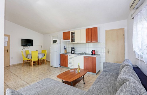 Podglavica Apartment | One bedroom apartment with a swimming pool Stupin Čeline, Rogoznica (A-23257-d)