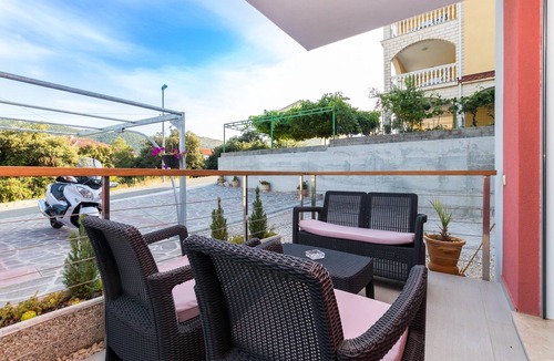 Grebastica Apartment | One bedroom apartment with terrace Grebaštica, Šibenik (A-17831-d)