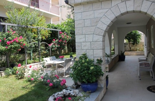 Gorinka Apartment | One bedroom apartment with terrace and sea view Makarska (A-21911-a)