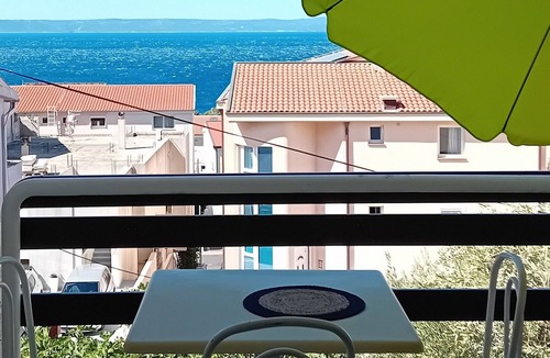 Zelenka Apartment | One bedroom apartment with balcony and sea view Makarska (A-22633-b)