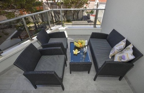 Bidol Apartment | One bedroom apartment with balcony and sea view Makarska (A-27490-b)