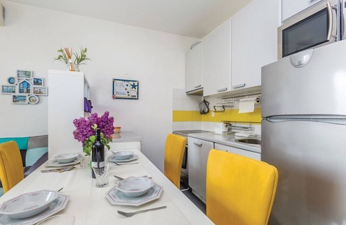 Malinska Apartment | One bedroom apartment with terrace Malinska, Krk (A-19300-a)