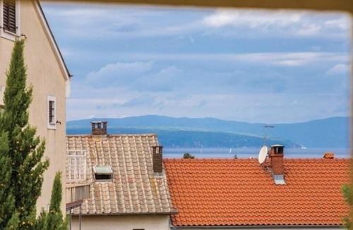Malinska Apartment | One bedroom apartment with terrace Malinska, Krk (A-19300-a)