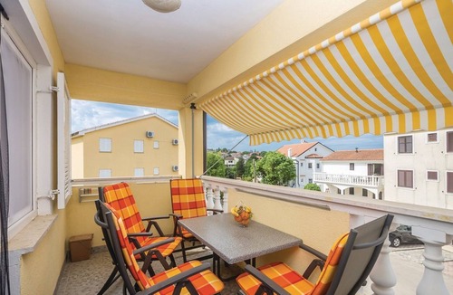 Malinska Apartment | One bedroom apartment with terrace Malinska, Krk (A-19300-a)