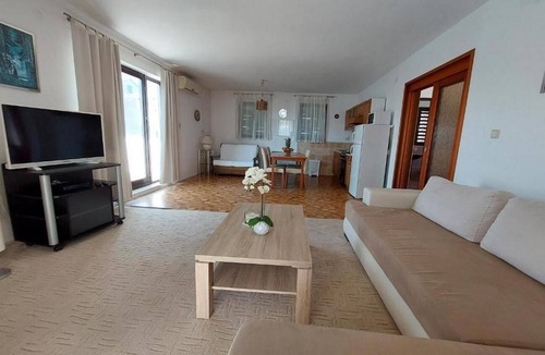 Malinska Apartment | One bedroom apartment with terrace and sea view Malinska, Krk (A-21669-a)
