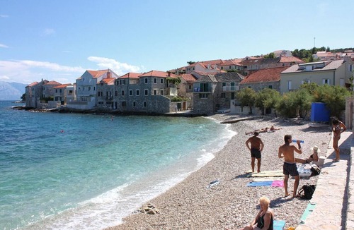 Postira Apartment | One bedroom apartment with balcony and sea view Postira, Brač (A-21203-a)
