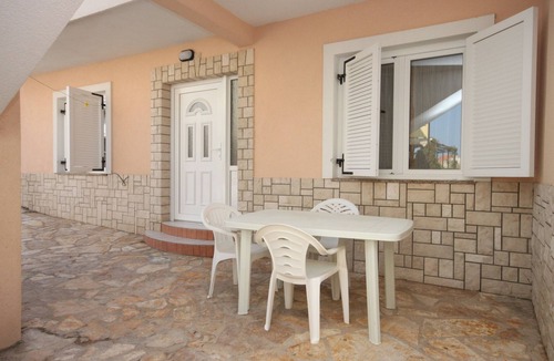 Kustici Apartment | One bedroom apartment near beach Zubovići, Pag (A-6356-b)