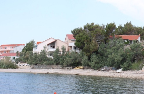 Kustici Apartment | One bedroom apartment near beach Zubovići, Pag (A-6356-g)