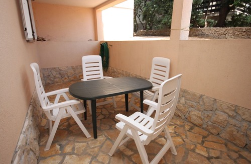 Kustici Apartment | One bedroom apartment near beach Zubovići, Pag (A-6356-f)