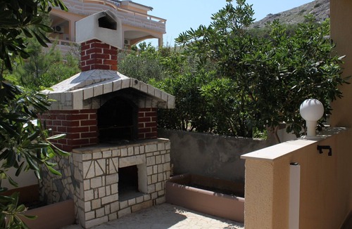 Metajna Apartment | One bedroom apartment near beach Metajna, Pag (A-6497-c)