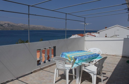 Metajna Apartment | One bedroom apartment with terrace and sea view Metajna, Pag (A-6336-a)