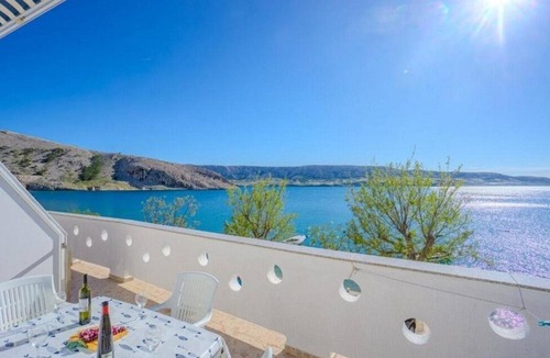 Metajna Apartment | One bedroom apartment near beach Metajna, Pag (A-6289-f)