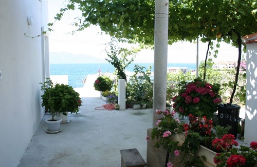 Sucuraj Apartment | One bedroom apartment near beach Sućuraj, Hvar (A-195-a)