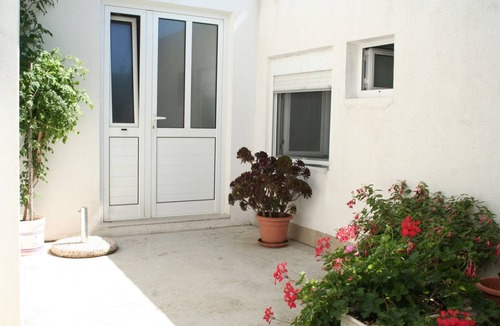 Sucuraj Apartment | One bedroom apartment near beach Sućuraj, Hvar (A-195-b)