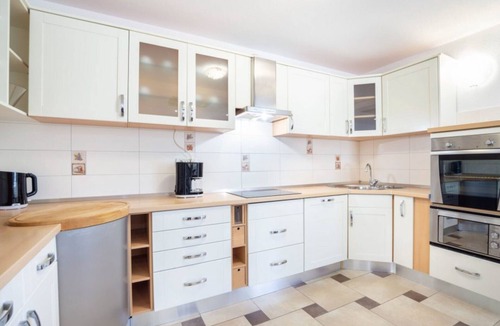 Pomena Apartment | One-Bedroom Apartment with Balcony and Sea View -Summer