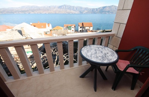 Postira Apartment | One bedroom apartment with balcony and sea view Postira, Brač (A-740-b)