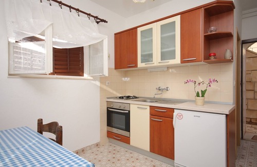 Postira Apartment | One bedroom apartment with balcony and sea view Postira, Brač (A-740-c)