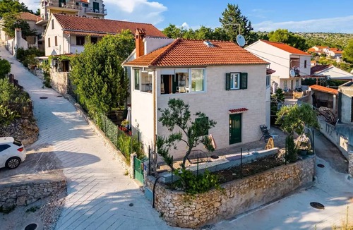 Milna (Brac) Apartment | One bedroom apartment with air-conditioning Milna, Brač (A-27445-a)